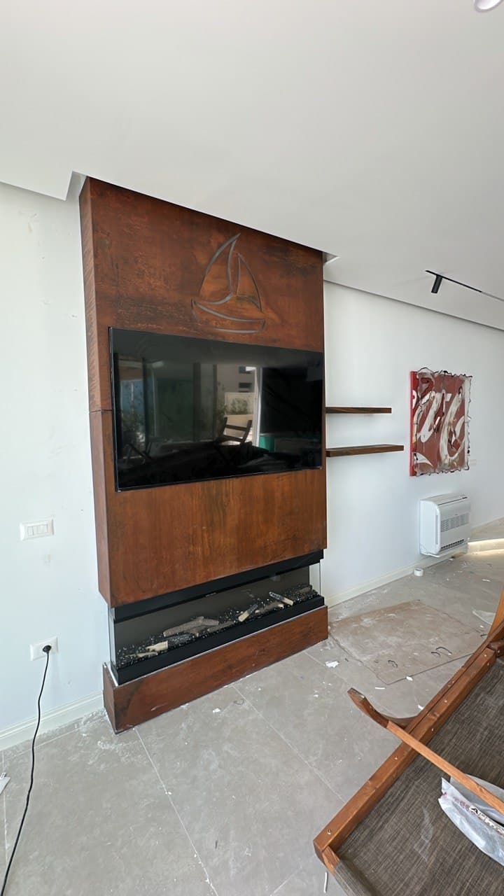 Sallon me mur TV prej druri